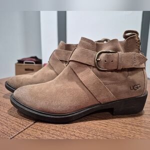 Like New! Ugg Wylma Distressed Suede Ankle Booties